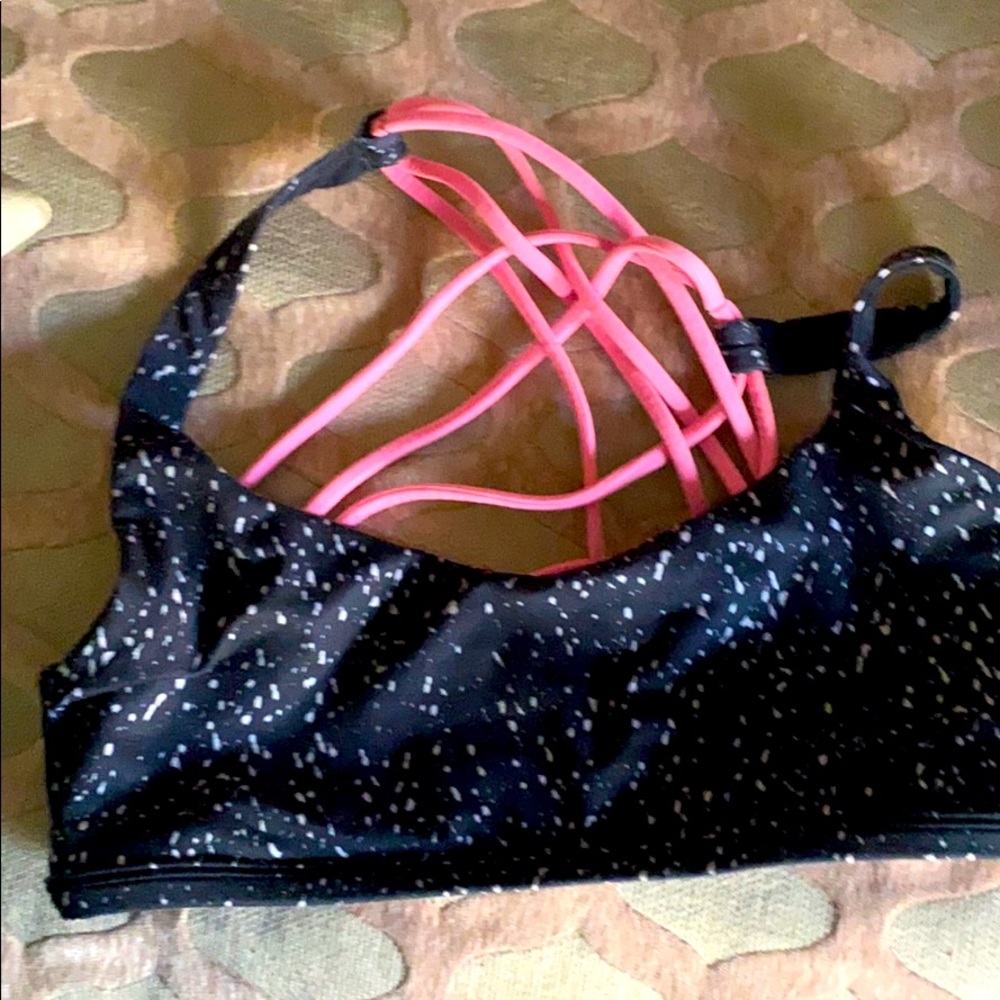 Lululemon Free to be wild size 8